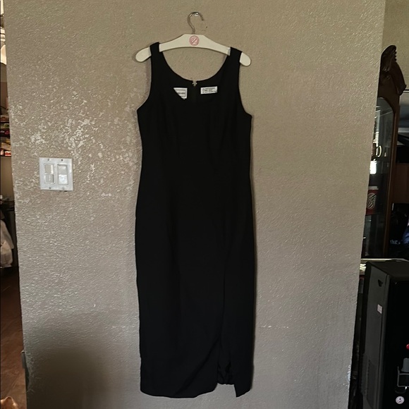 karin stevens Dresses & Skirts - Karin Steven’s size 10 Elegant Black Sleeveless Dress